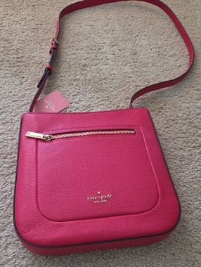 NEW! KATE SPADE Leila Bright Rose  Hot Pink Pebbled Leather Crossbody / Gold Zip